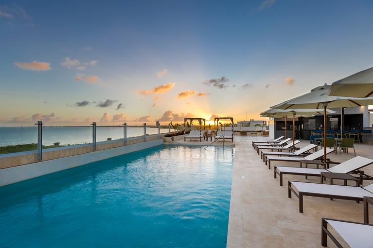 Residence Inn By Marriott Cancun Hotel Zone מראה חיצוני תמונה