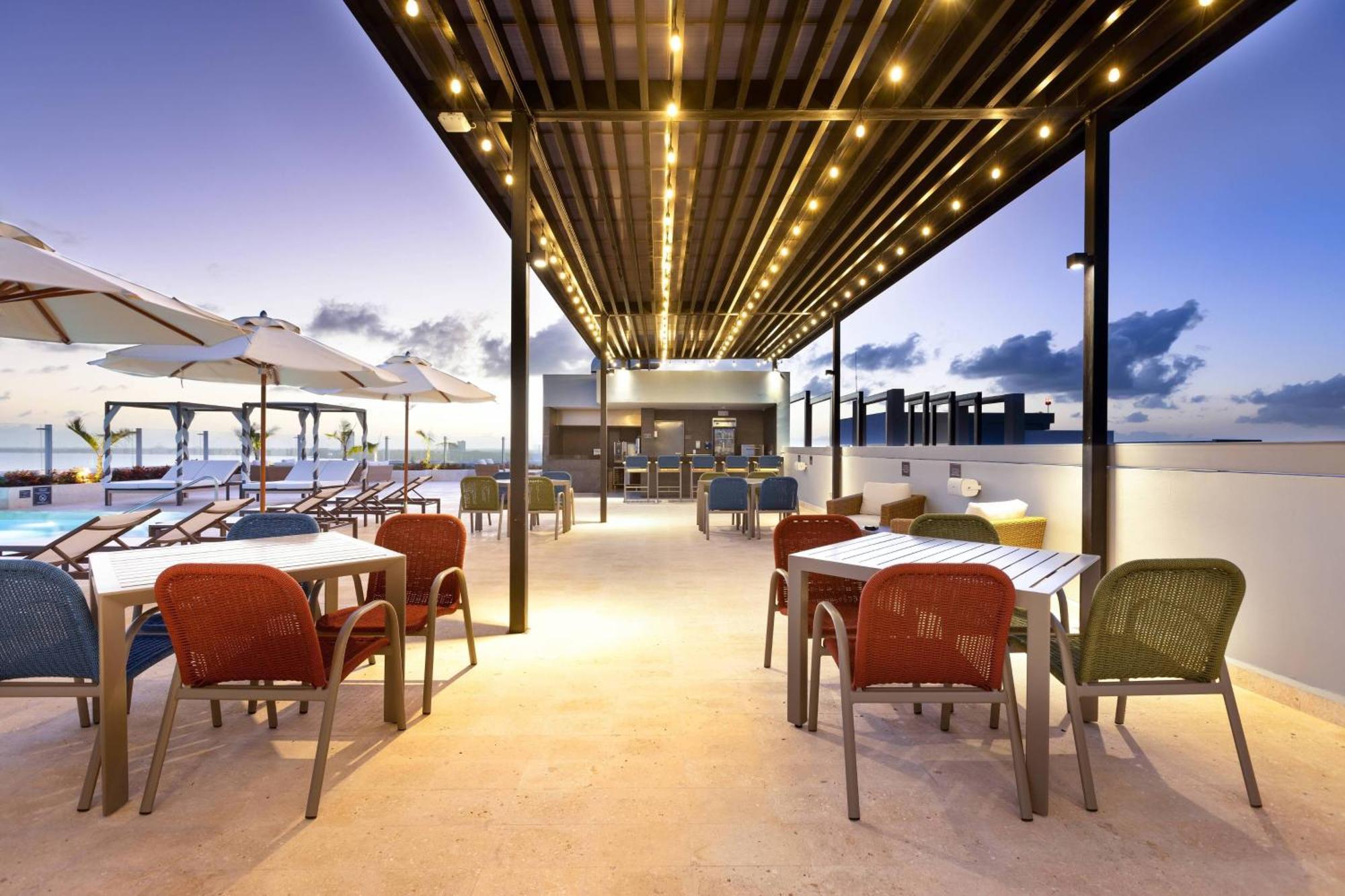 Residence Inn By Marriott Cancun Hotel Zone מראה חיצוני תמונה